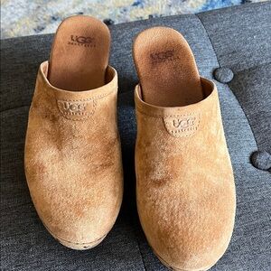 Ugg clog